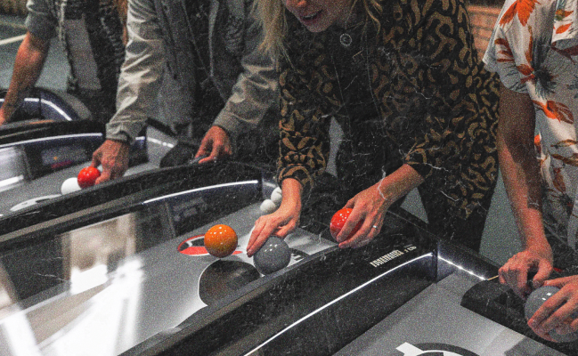 Leers_2025_Site_Landing_Roll the ball_649-400px_Paris-Roubaix.png